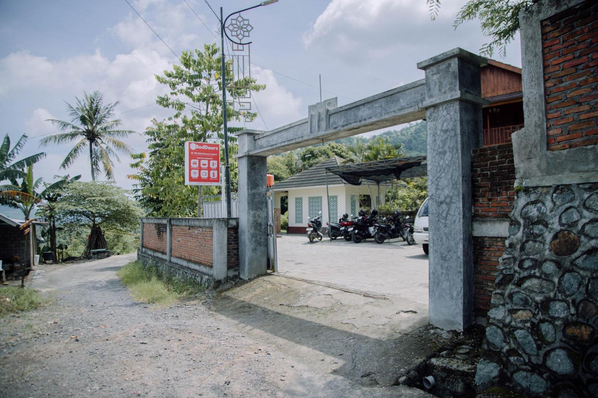 Reddoorz At Villa Bukit Senyum Lombok Kuripan  Eksteriør bilde